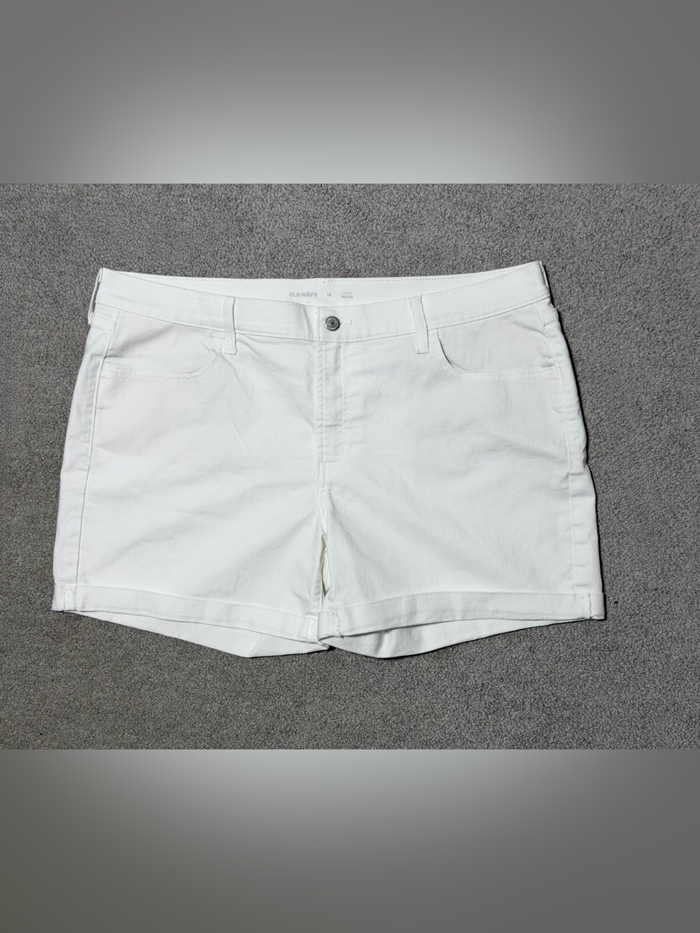 Old Navy Women’s White WOW Denim Shorts with Smoothing Pockets - 16